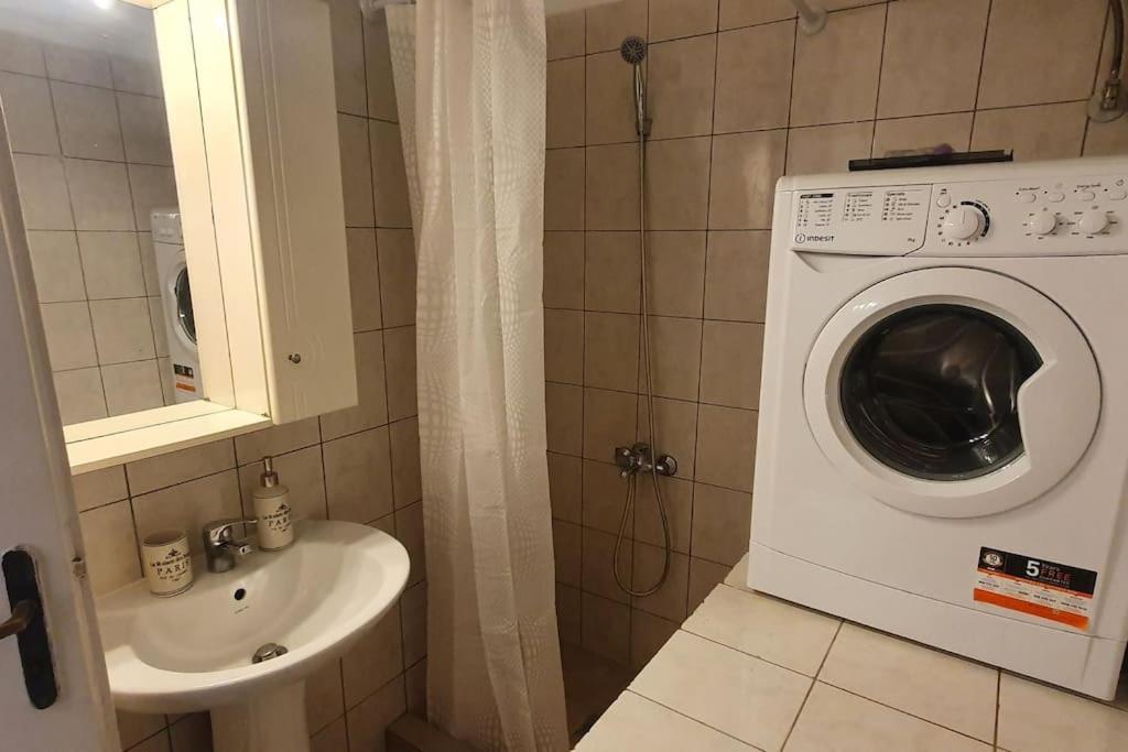 Spacious Beauty In Athens, 55M2, Metro 7' المظهر الخارجي الصورة